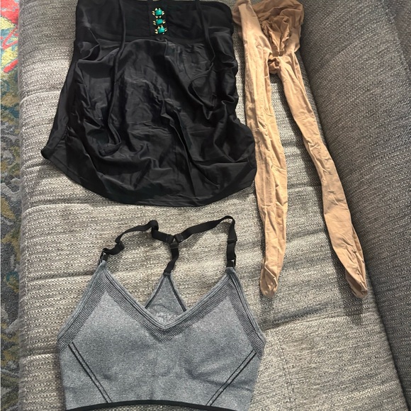 Size small bundle of maternity clothes. - Picture 8 of 13